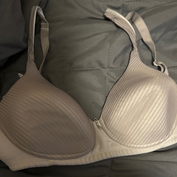 Vanity Fair Light Gray Bra - Picture 1 of 3